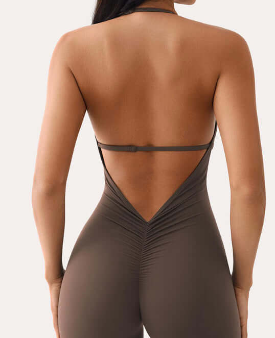 Backless long sleeve yoga set in organic cotton. Features relaxed fit and breathable material for comfort.