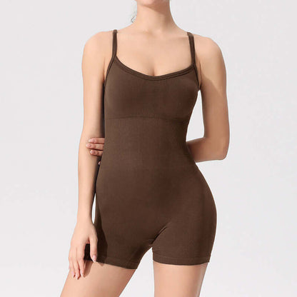 Woman wearing a sporty yoga bodysuit made from organic cotton. Relaxed fit and breathable material for comfort.