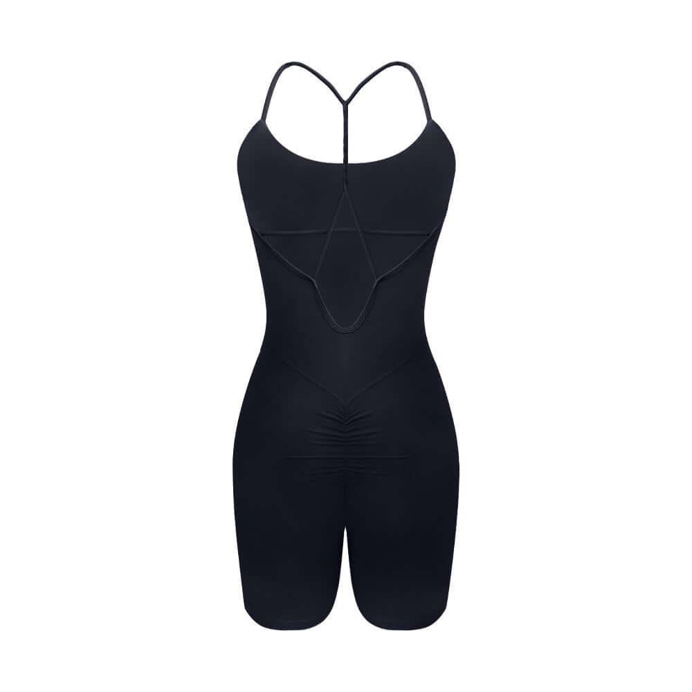 Sporty yoga bodysuit made of organic cotton. Features a relaxed fit and breathable material. Ideal for comfort and style.