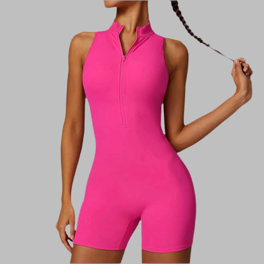 Pink yoga jumpsuit made of organic cotton. Relaxed fit with breathable material. Ideal for back support and comfort.