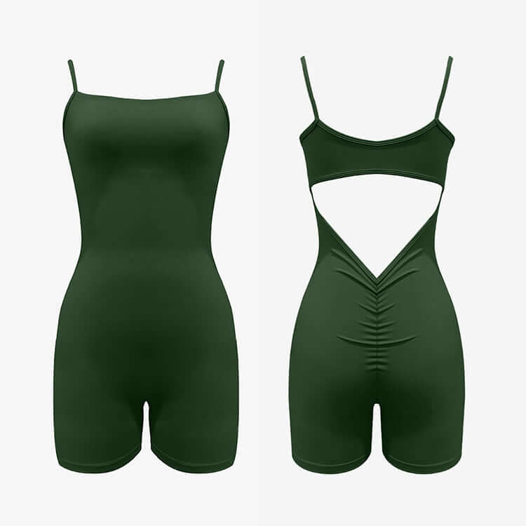 Pleated yoga jumpsuit in green made from organic cotton. Features a relaxed fit and breathable material. Perfect for yoga practice.