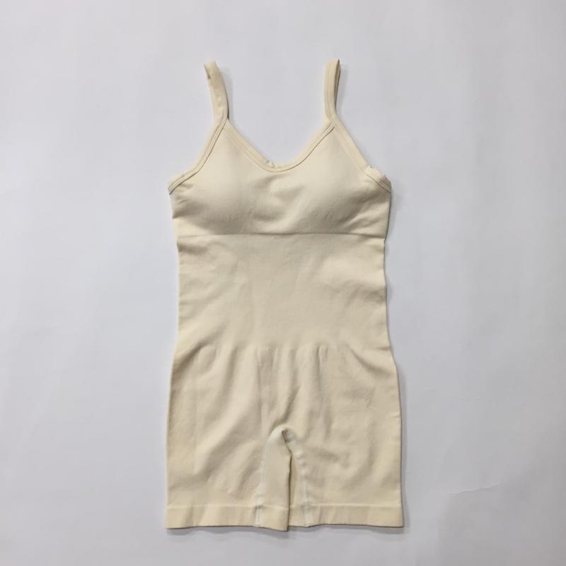 Organic cotton seamless knit yoga jumpsuit in beige. Relaxed fit and breathable material. Perfect for comfortable workouts.