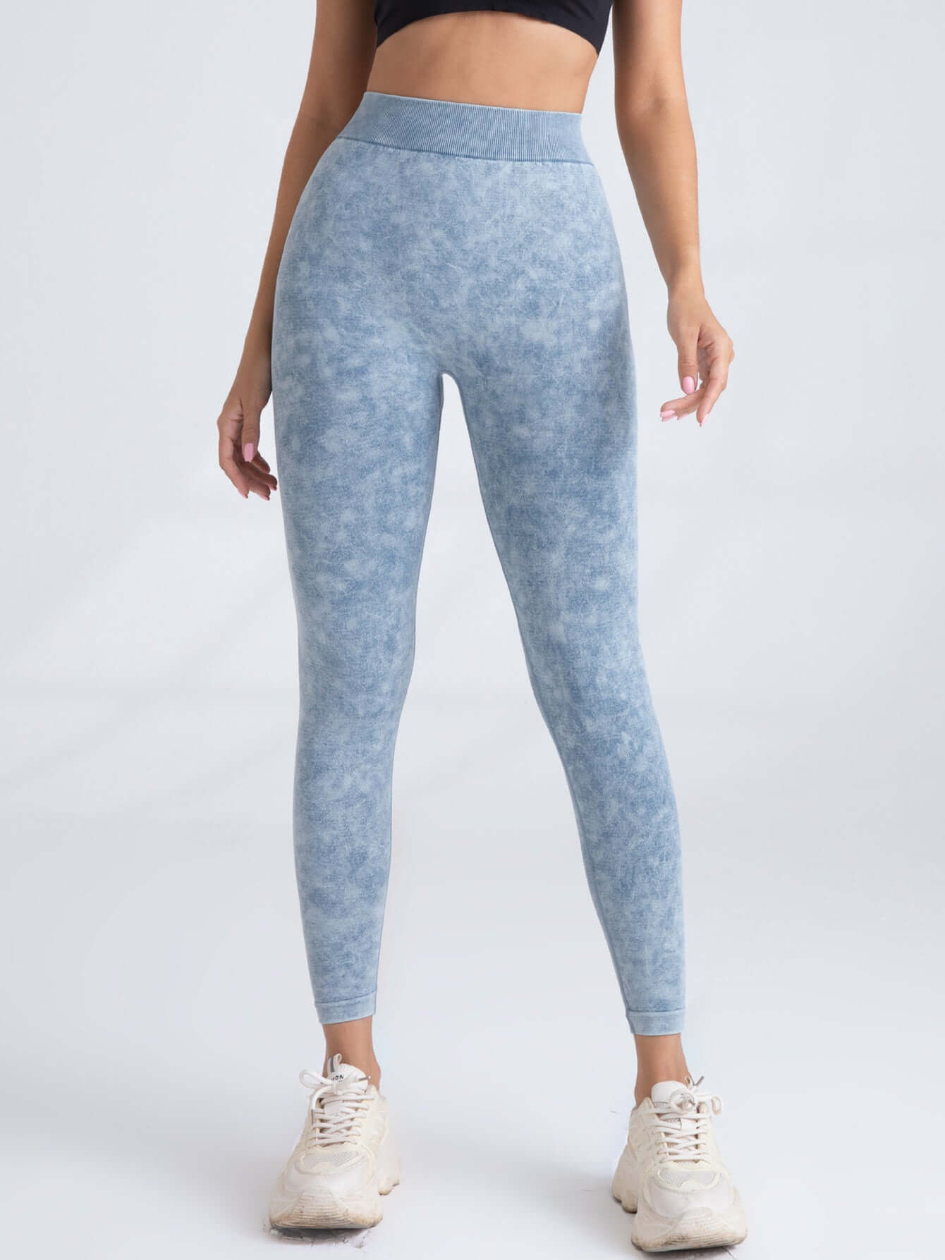 High-waist gym leggings in blue, perfect for workouts and comfortable wear.